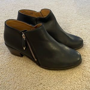 Vionic Jolene Black Ankle Bootie